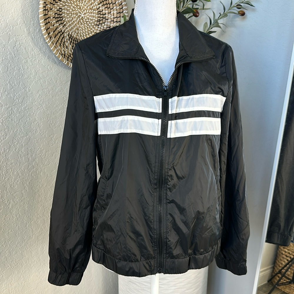 Retro Style lightweight classic black windbreaker jacket Size Medium NWOT - Picture 3 of 9